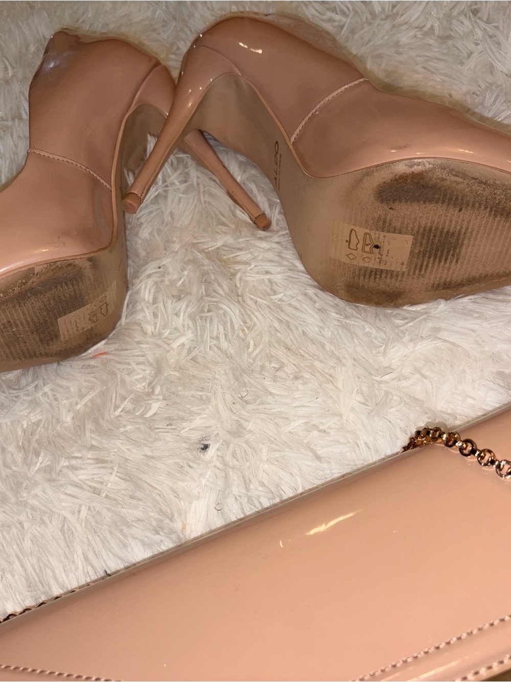 Aldo Nude/BlushPatent Pointed-Toe Pumps with Matching Envelope Clutch/Crossbody - Picture 5 of 5